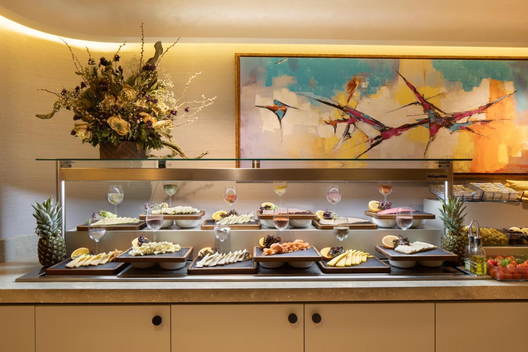 Bentley Hotel Old City-Special Class Istambul Exterior foto A buffet at a hotel