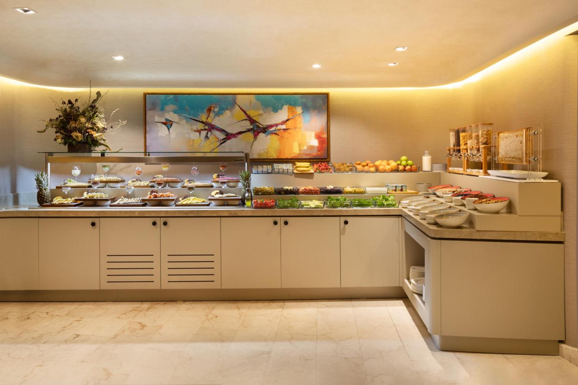 Bentley Hotel Old City-Special Class Istambul Exterior foto The buffet at the lounge