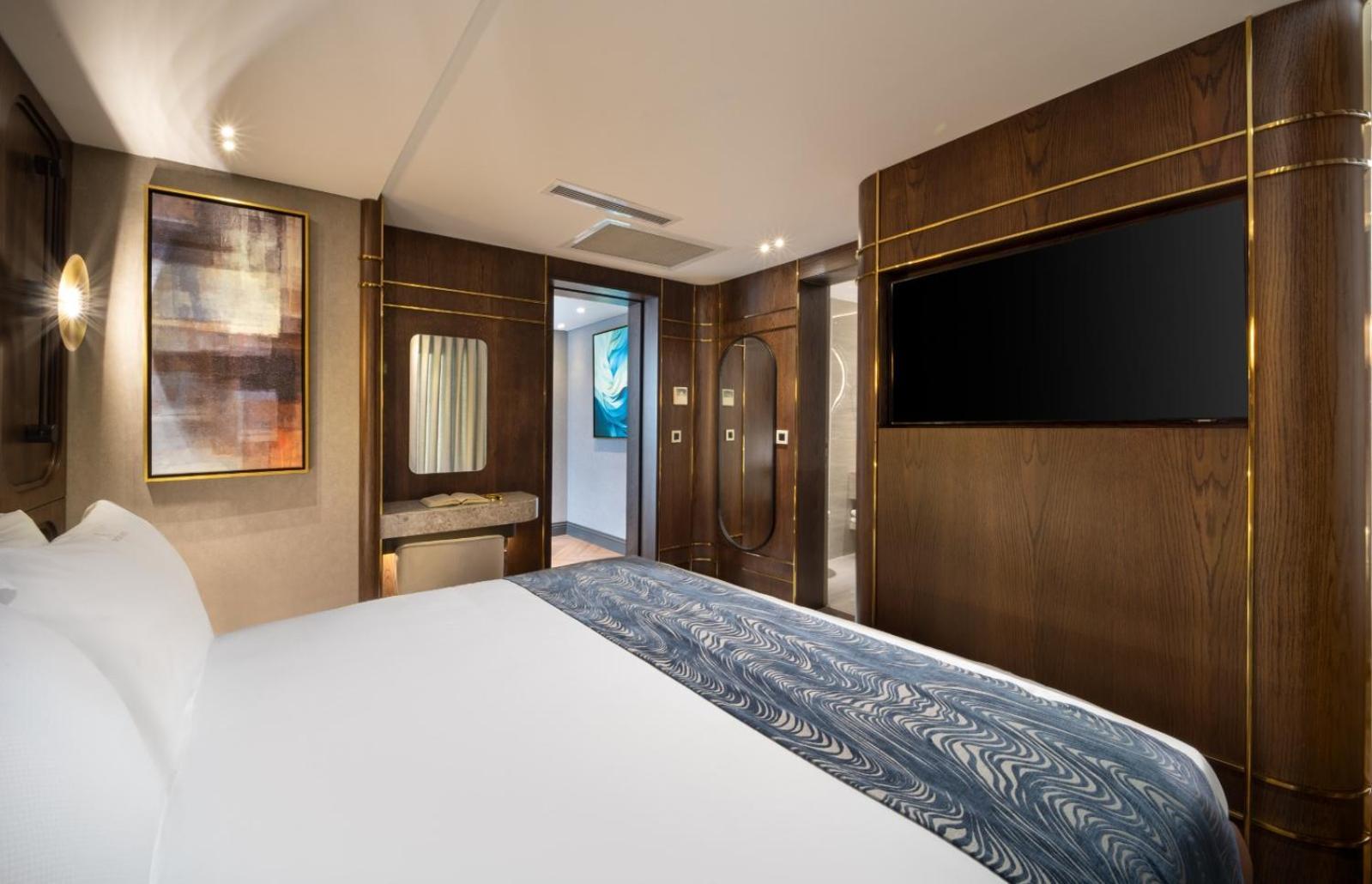 Bentley Hotel Old City-Special Class Istambul Exterior foto The bedroom of the Royal Suite